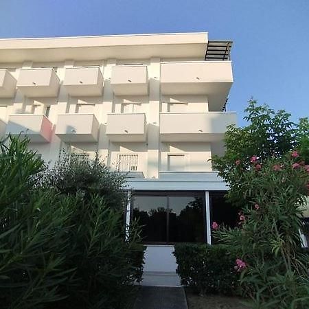 Hotel Pigalle Риччоне Екстер'єр фото