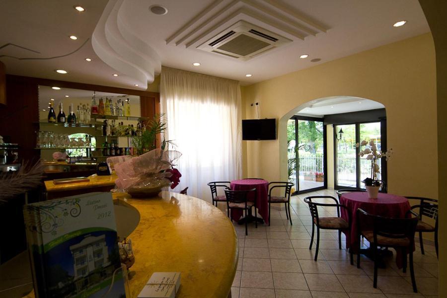 Hotel Pigalle Риччоне Екстер'єр фото