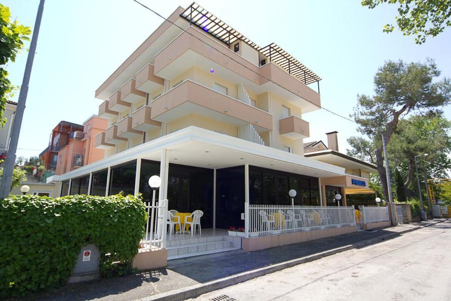Hotel Pigalle Риччоне Екстер'єр фото