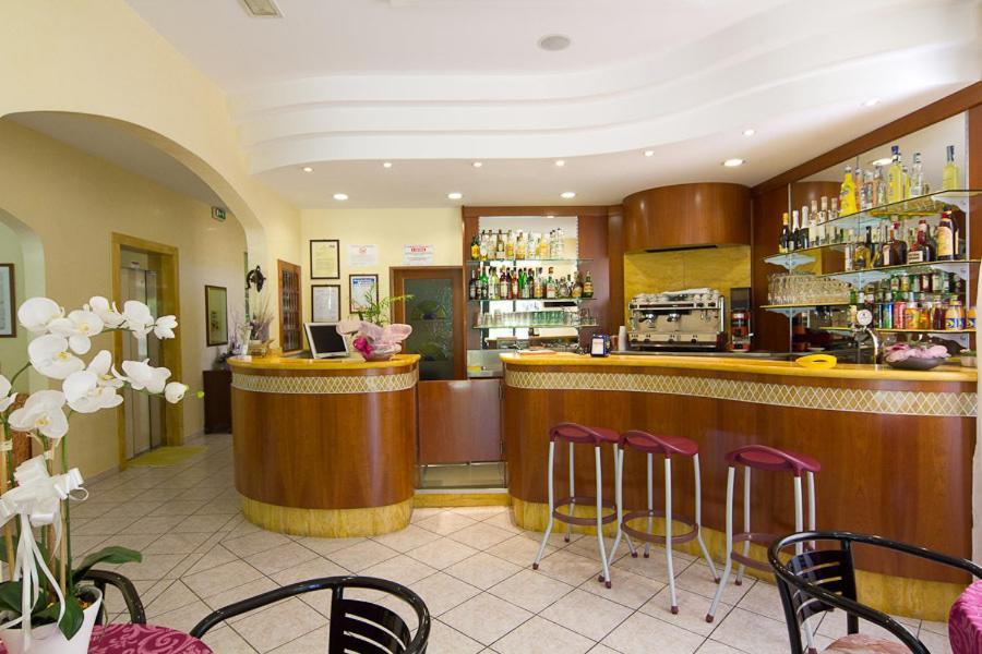 Hotel Pigalle Риччоне Екстер'єр фото