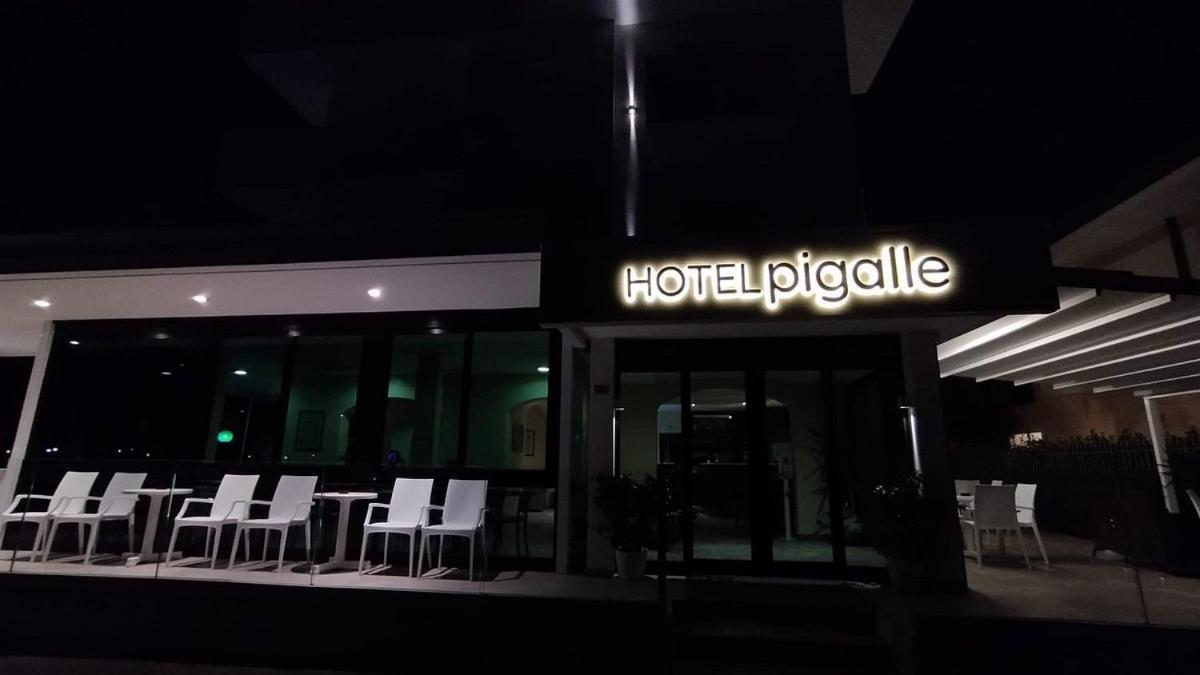 Hotel Pigalle Риччоне Екстер'єр фото