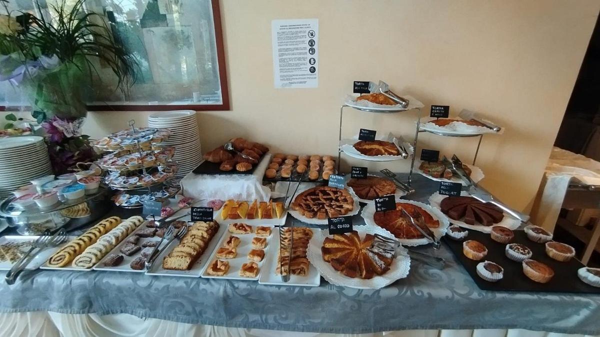 Hotel Pigalle Риччоне Екстер'єр фото