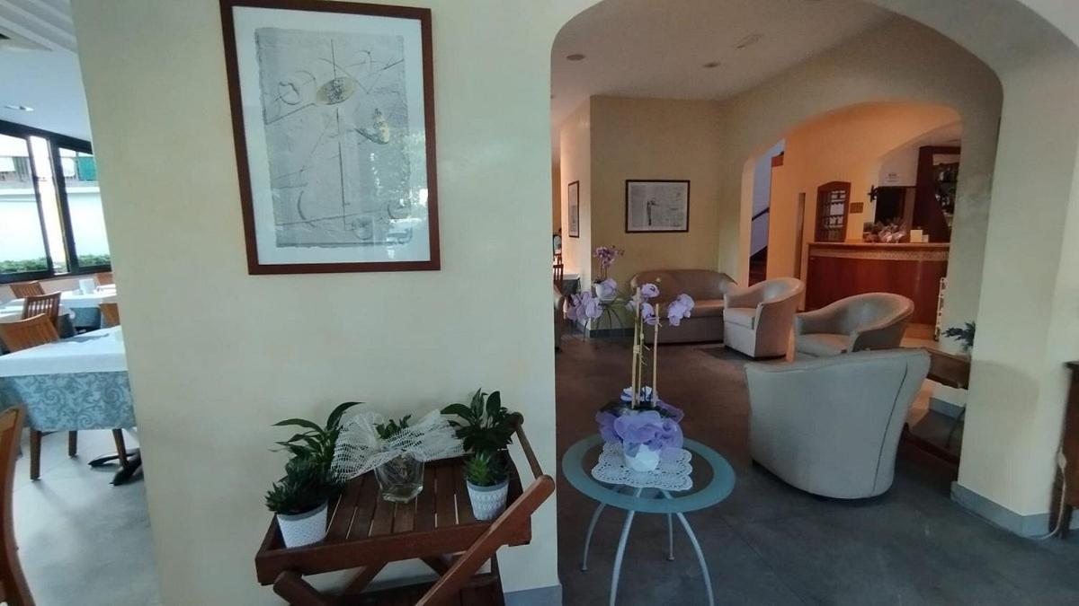 Hotel Pigalle Риччоне Екстер'єр фото