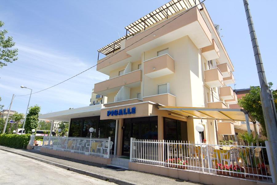 Hotel Pigalle Риччоне Екстер'єр фото