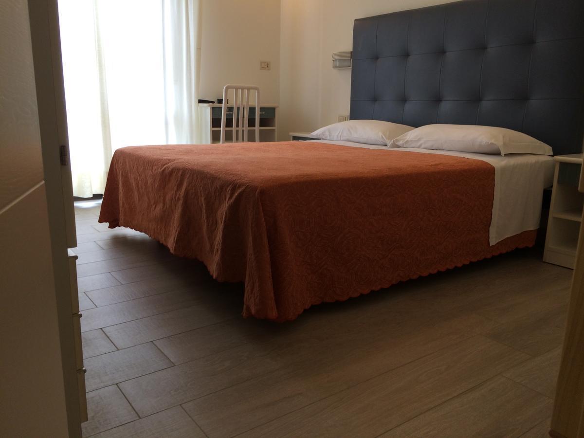 Hotel Pigalle Риччоне Екстер'єр фото